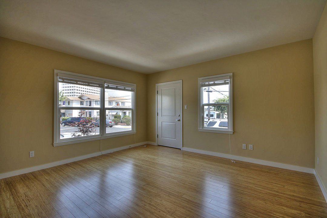 2300 Flores living room