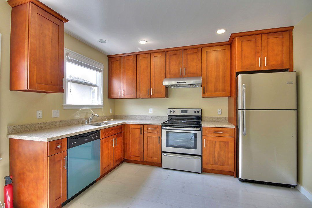 2300 Flores kitchen