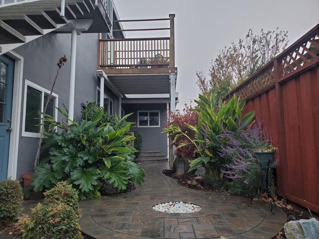 43 Silva exterior entry