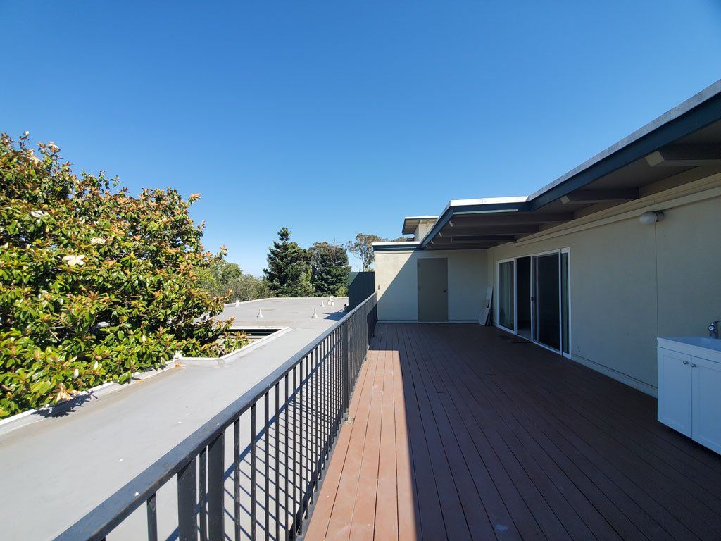 819 N Humboldt balcony