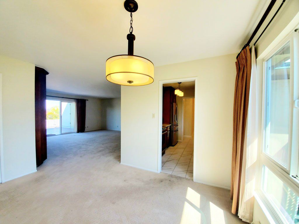 819 N Humboldt living room