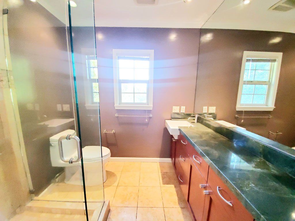 2745 Summit bath room