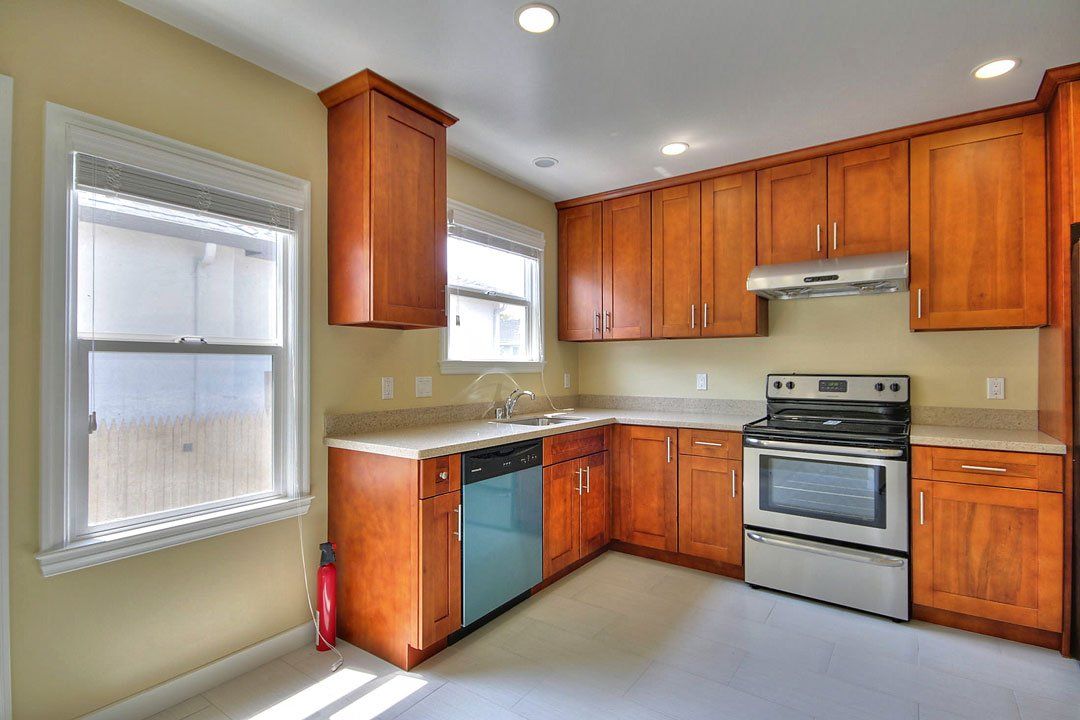 2300 Flores kitchen