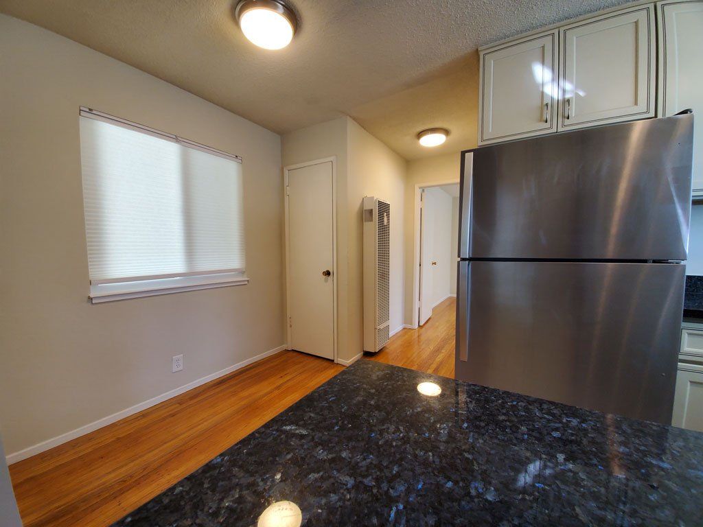 175 San Jose kitchen looking into hallway