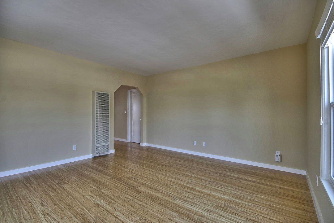 2300 Flores living room