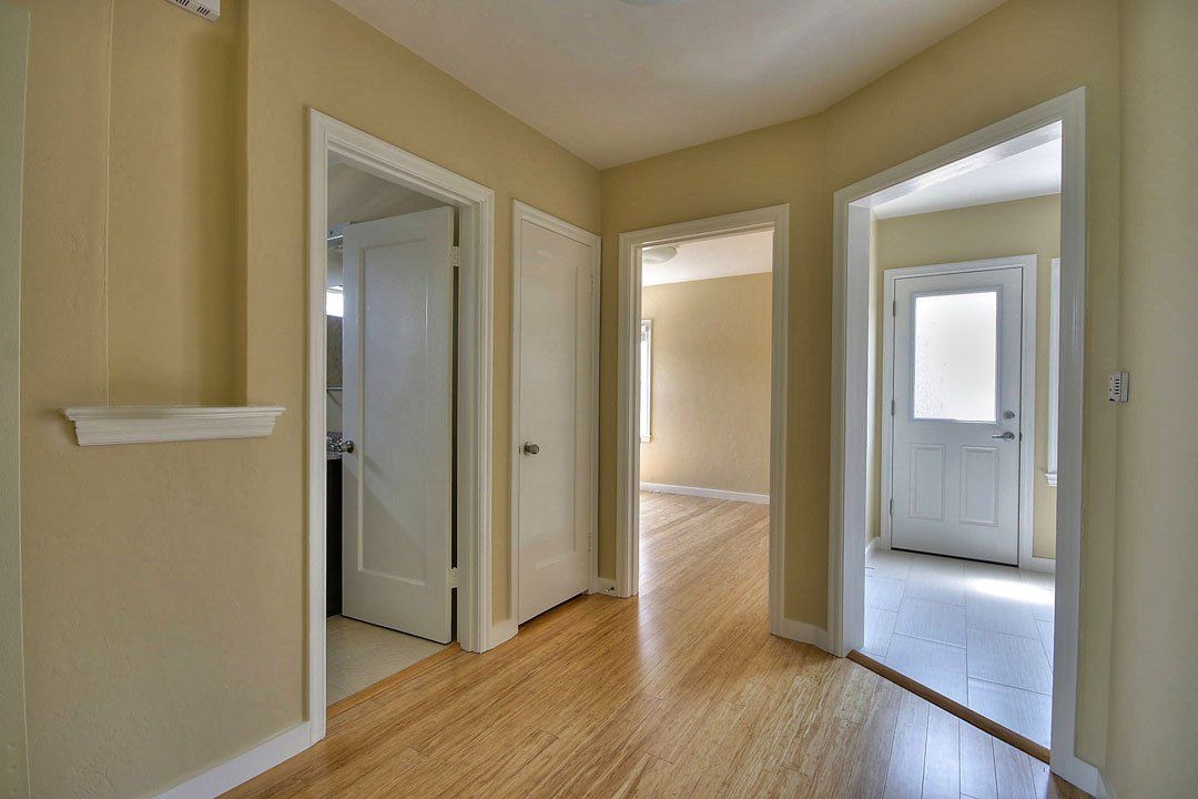 2300 Flores living room