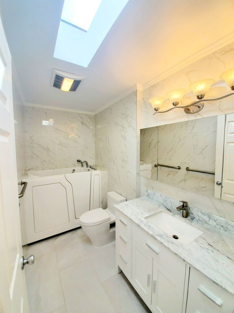 819 N Humboldt bathroom