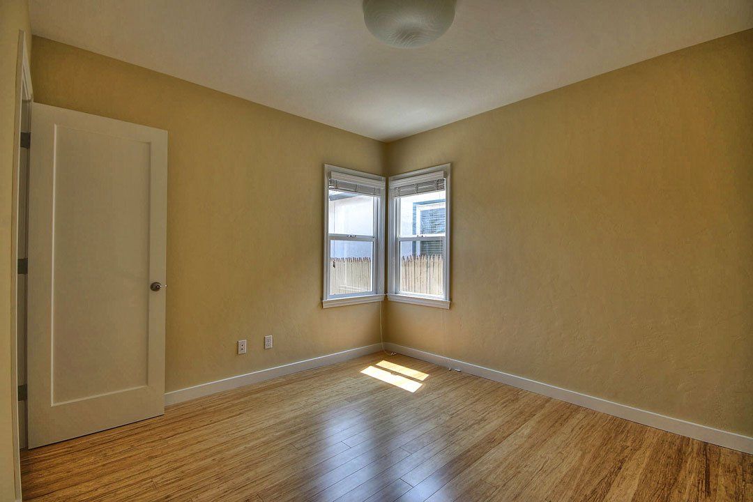 2300 Flores bed room