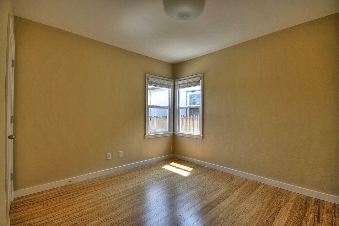 2300 Flores bed room