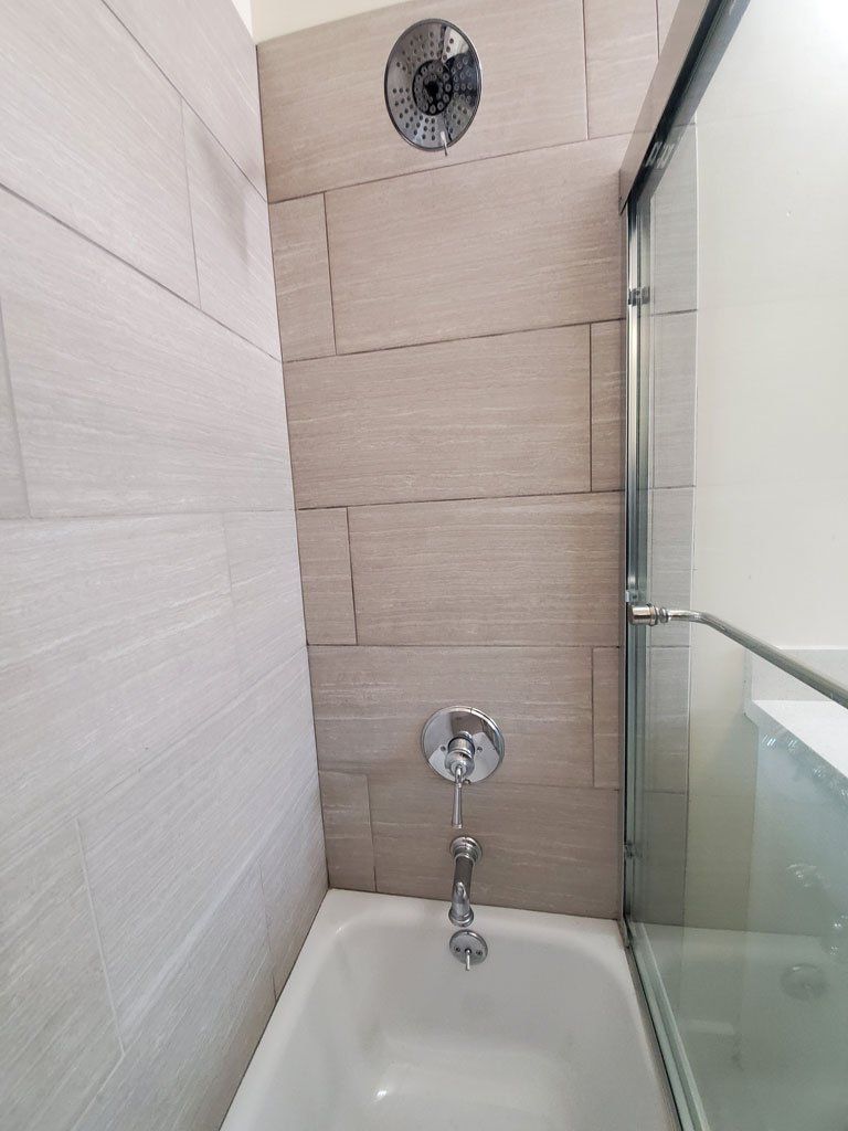 1915 Murchison bathroom