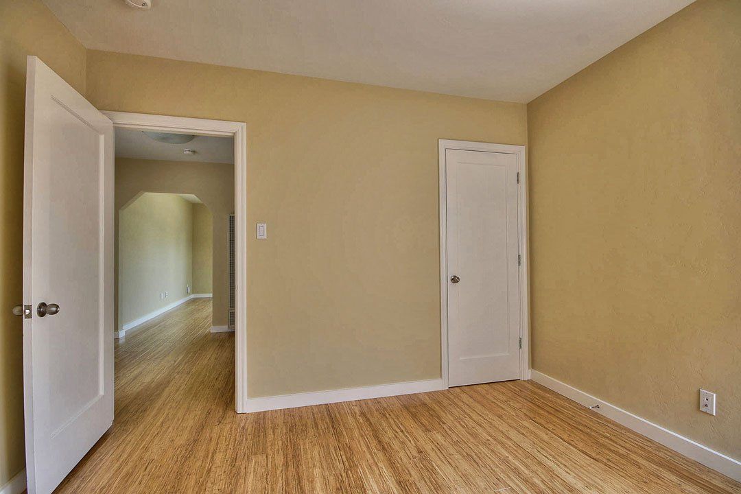2300 Flores bed room