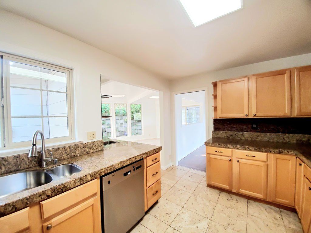 2745 Summit kitchen