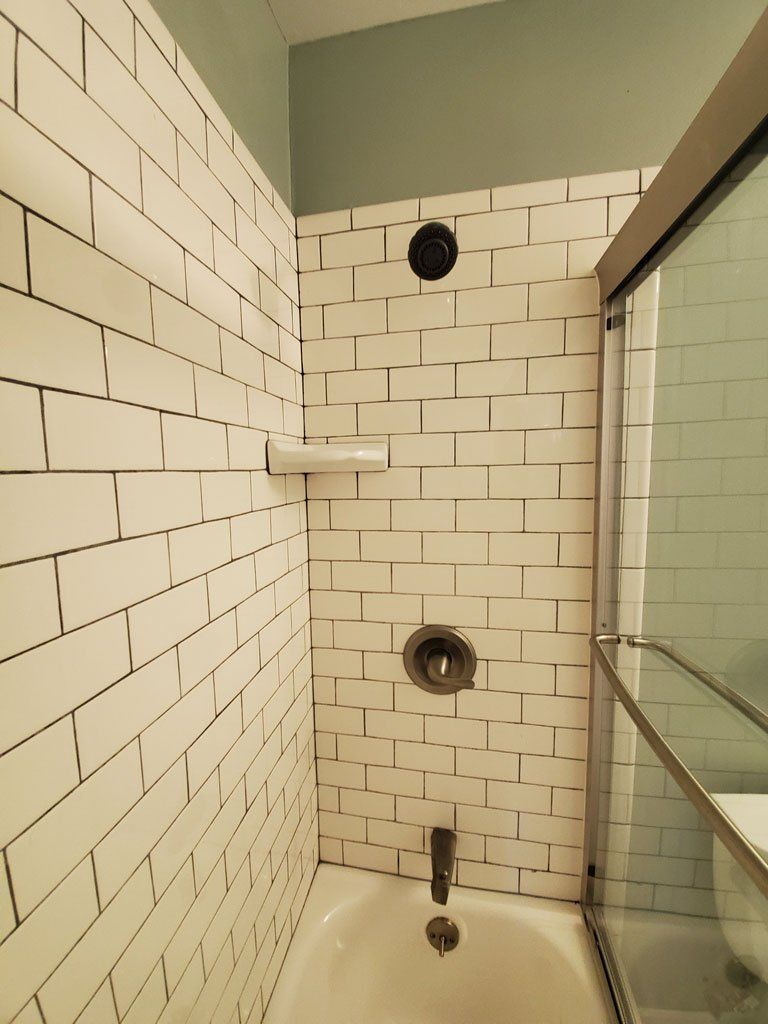 930 Peninsula San Mateo, Studio apartment, shower