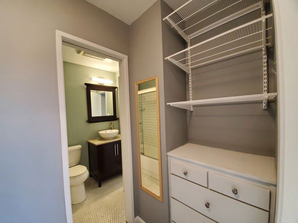 930 Peninsula San Mateo, Studio apartment, closet looking into bathroom