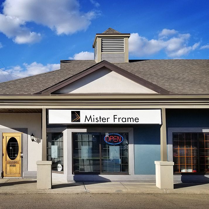A building with a sign that says mister frame