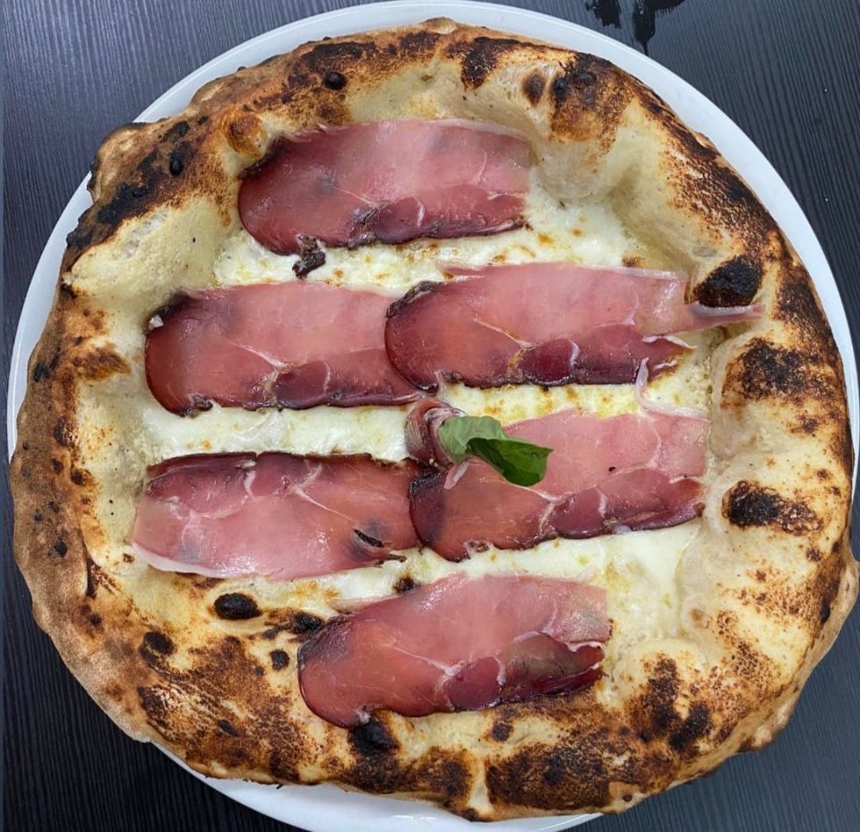 pizza con lo speck