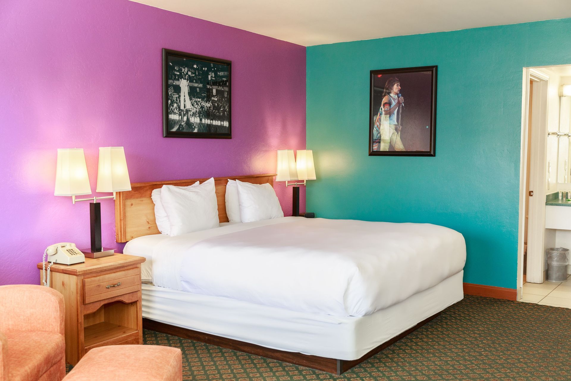 Room with 1 king bed
