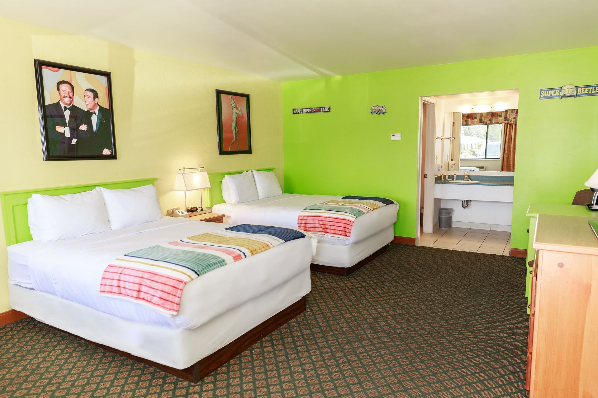 Room with 2 queen beds