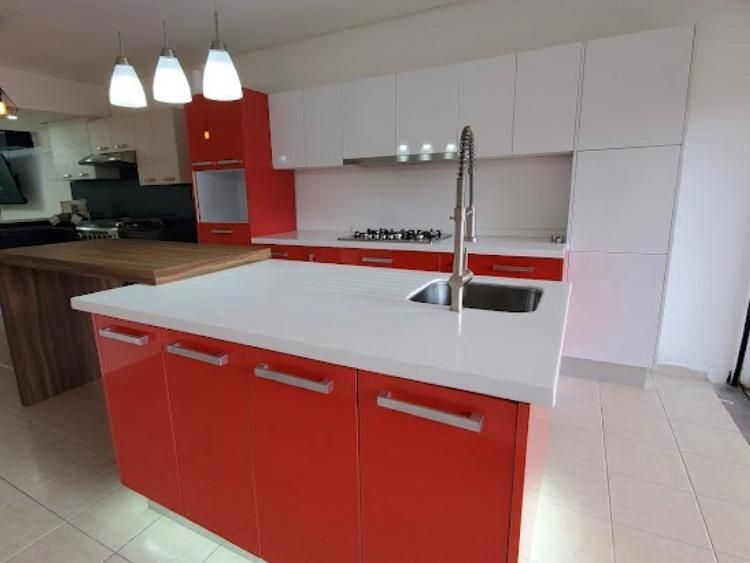 Ejemplo de cocina roja modelos integrales de la marca Dal Cuore