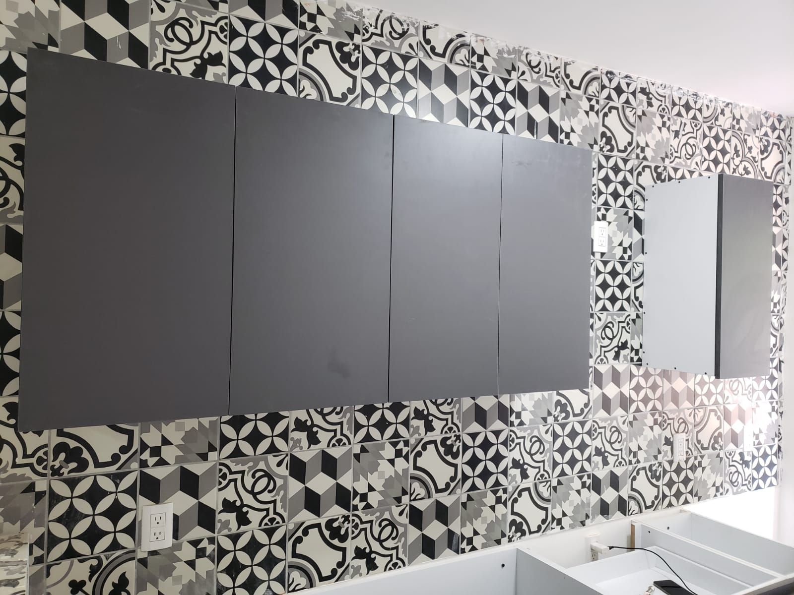 cocina integral con muebles de alacena gris en la cdmx por dal cuore 