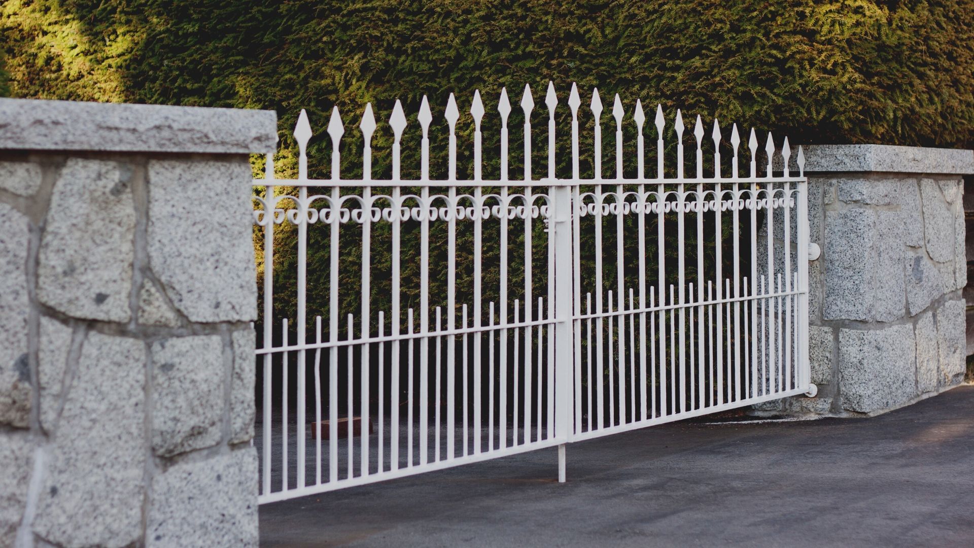 Driveway gate