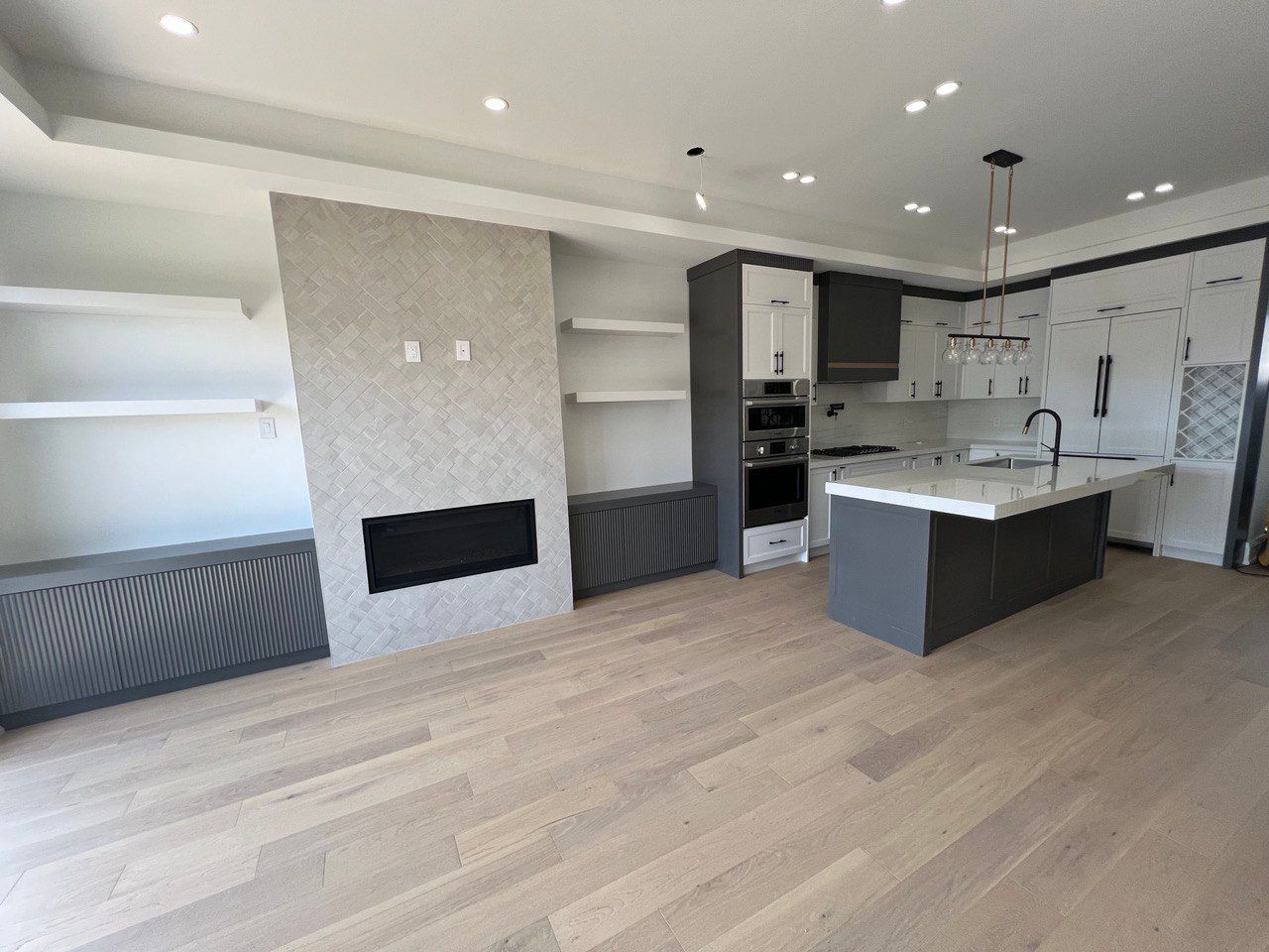 There is a fireplace in the middle of the room in the kitchen.