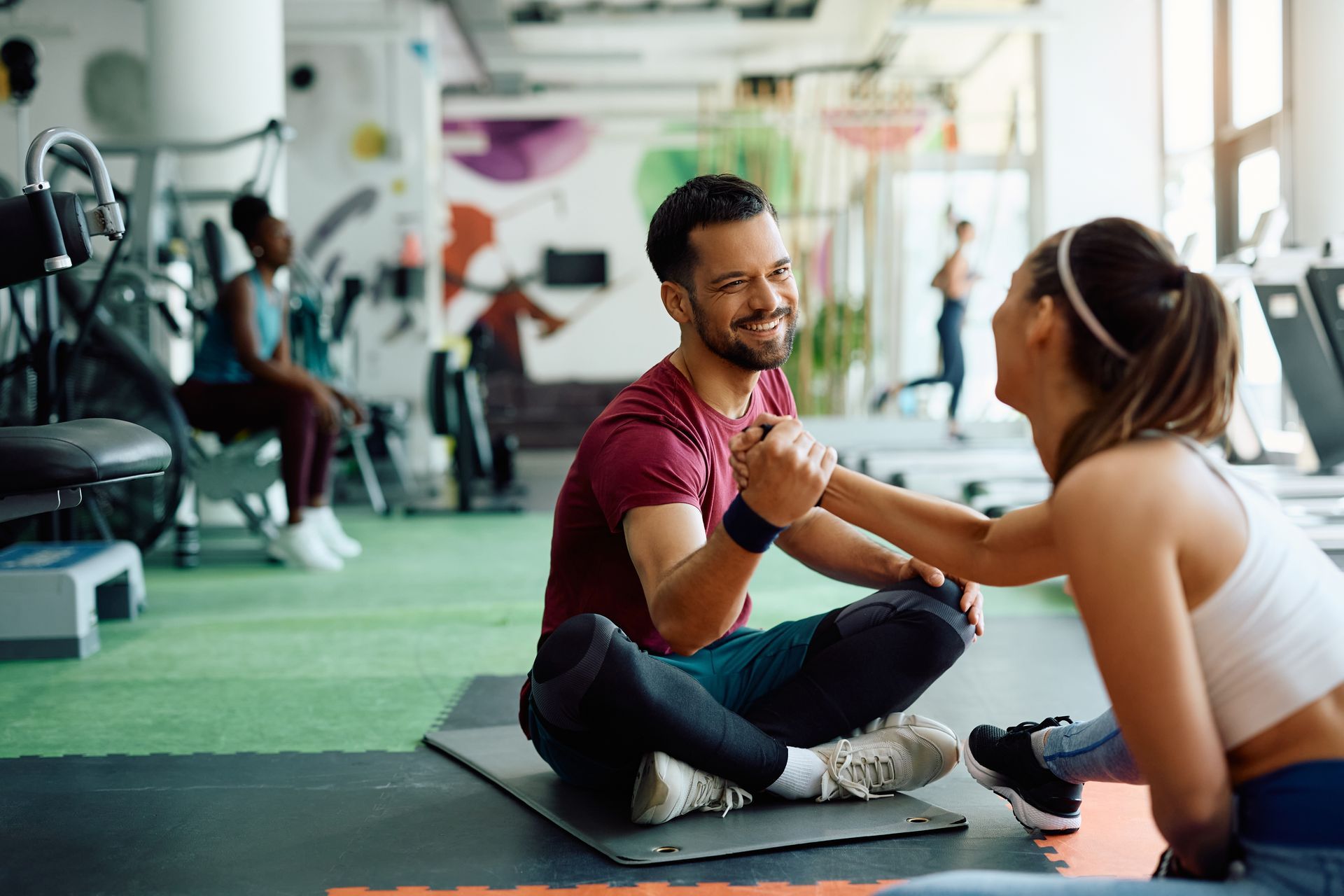 Personal trainer acting as a positive influence for a gym goer
