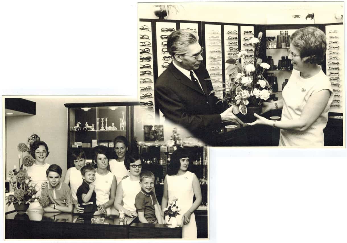 Juwelier de Grijff in de Beukerstraat ca. 1970. Na de verbouwing. Martin in het midden.