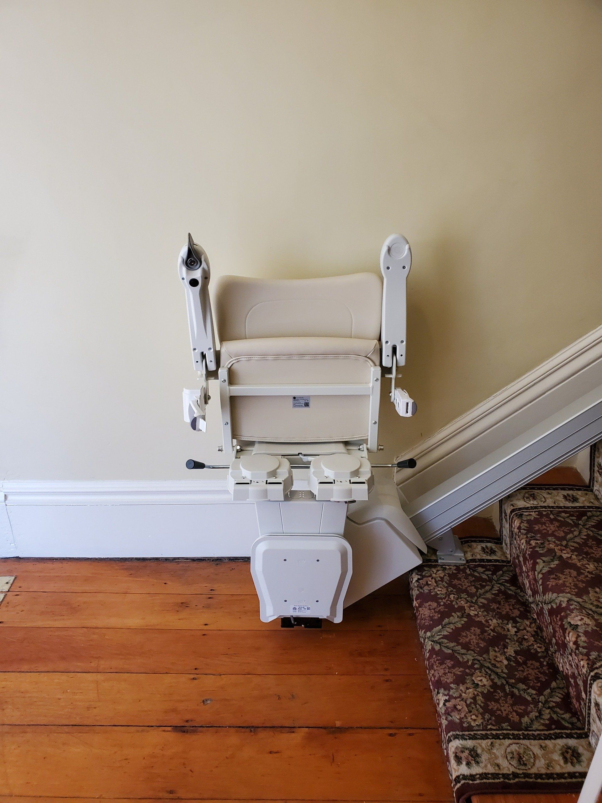 1100 chair lift - stair lift - installations