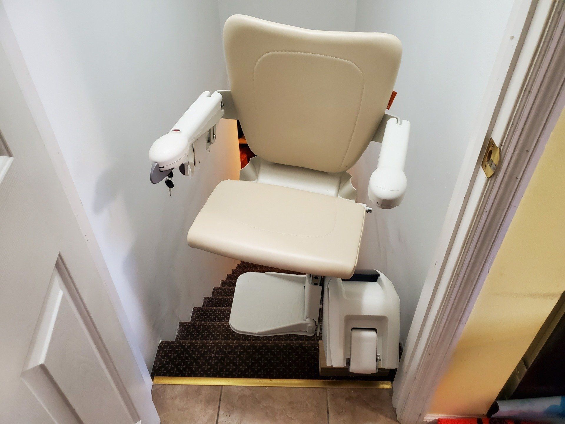 1100 chair lift - stair lift - installations - swiveled at top