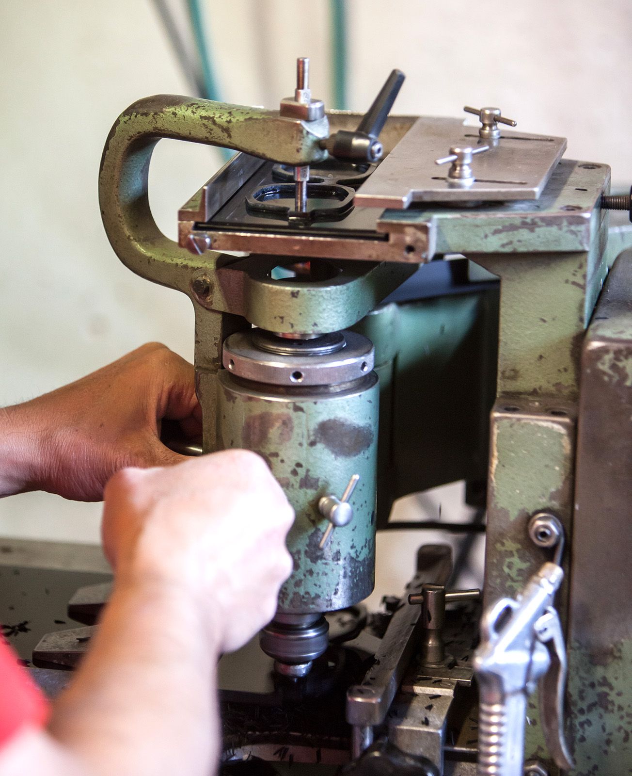 lavorazione montature occhiali