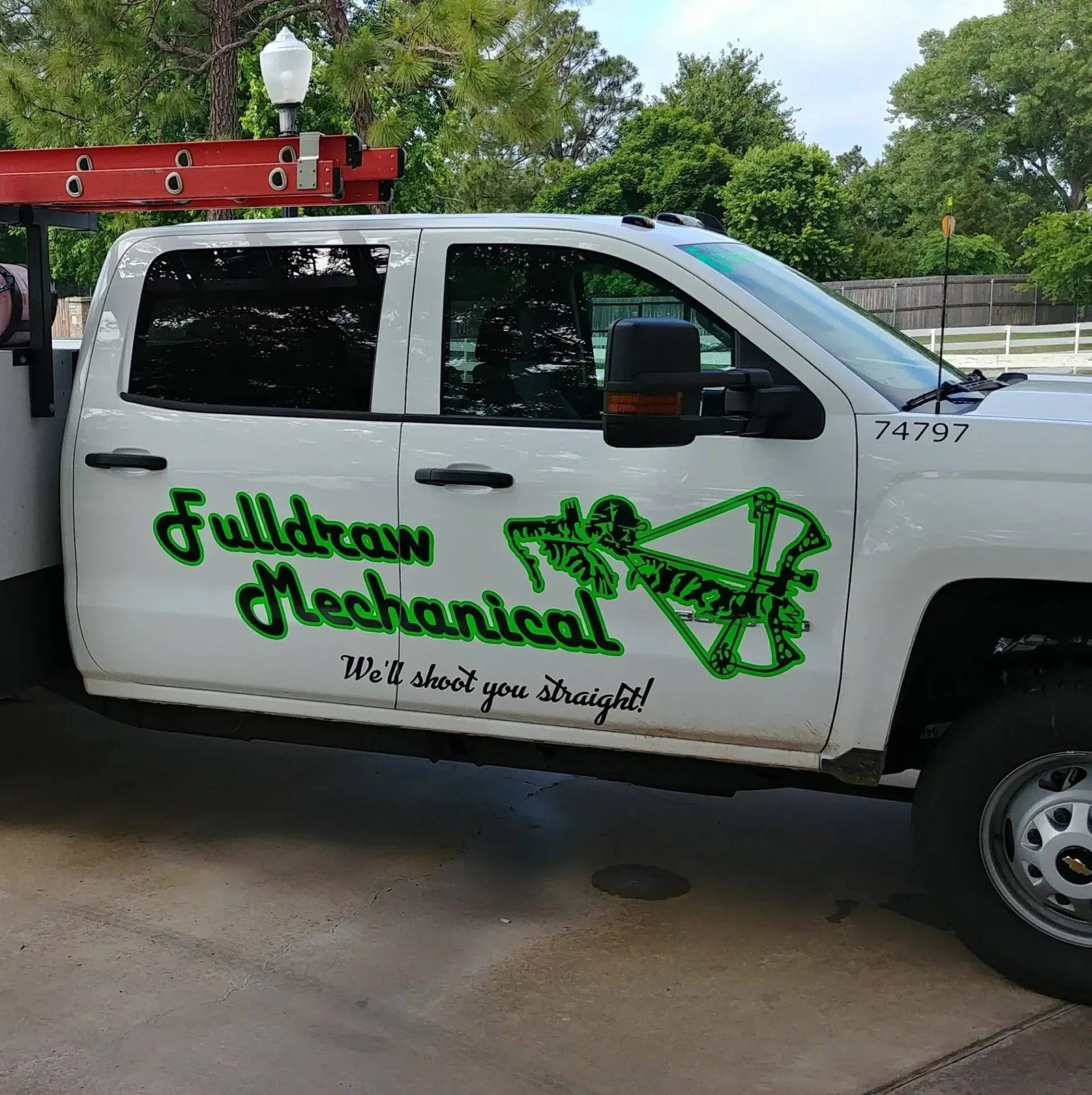 A white truck with fulldraw mechanical written on the side