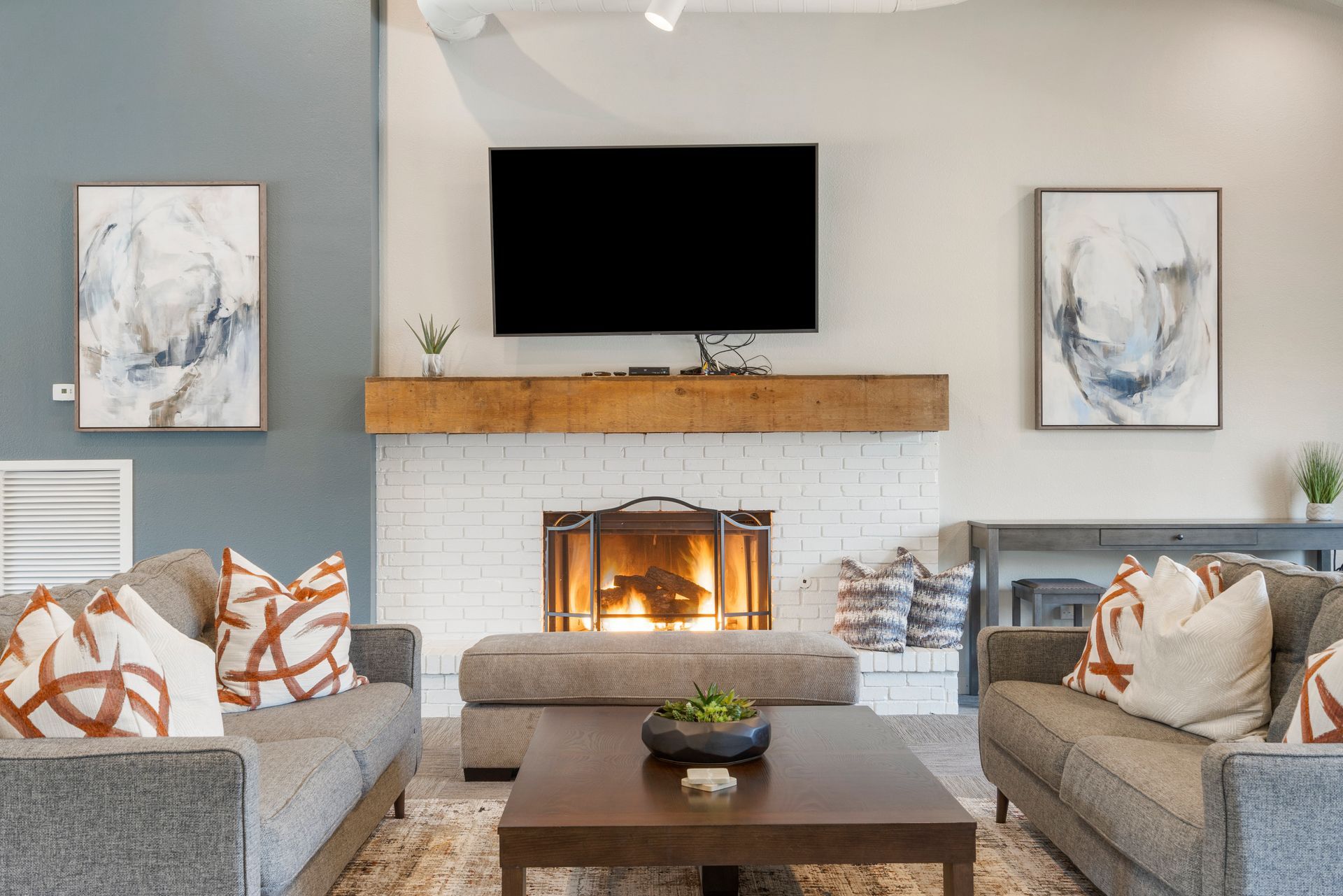 echo trail clubhouse lounge area and fireplace and tv