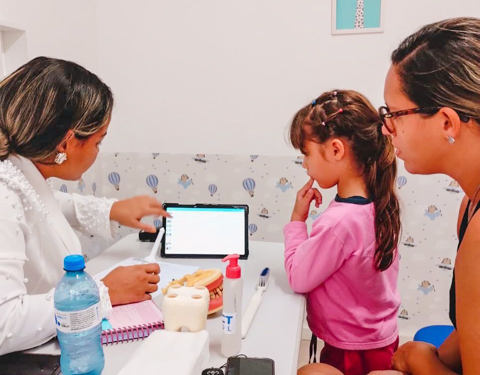 AULAS COM A DENTISTA