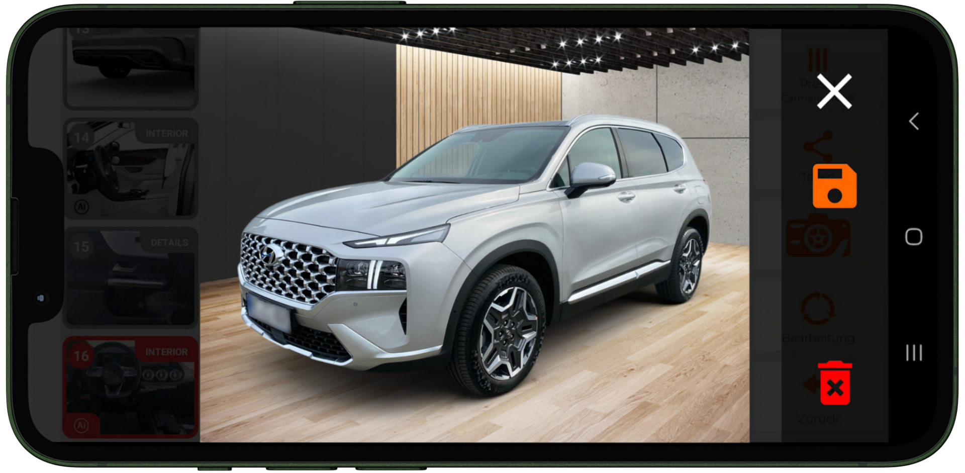 Strieborné SUV zobrazené v rozhraní fotoaplikácie, pohľad spredu z troch štvrtín na drevenej podlahe.