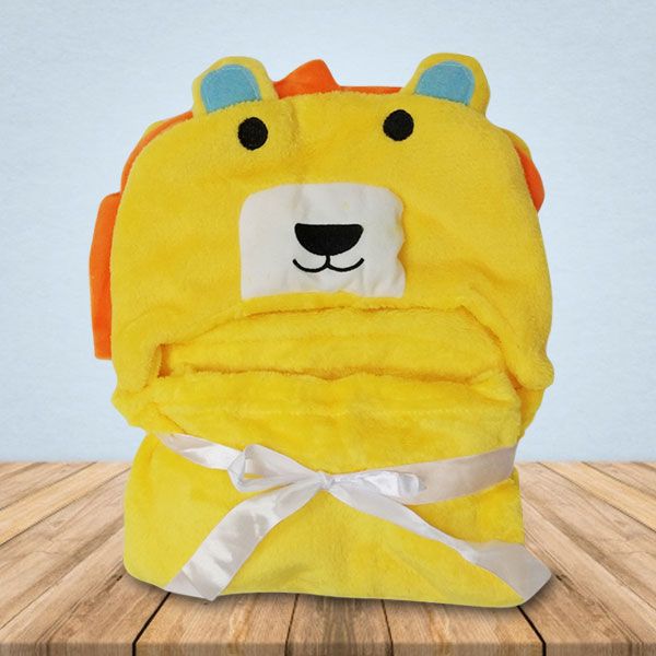 Een gele deken met een leeuwengezicht erop