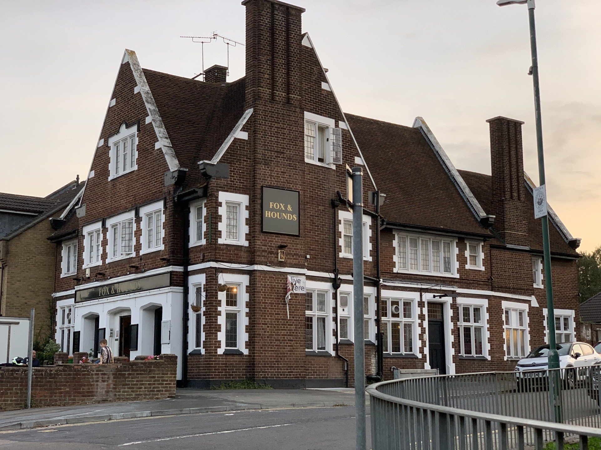 Fox & Hounds 201 Lowfield St, Dartford DA1 1JJ