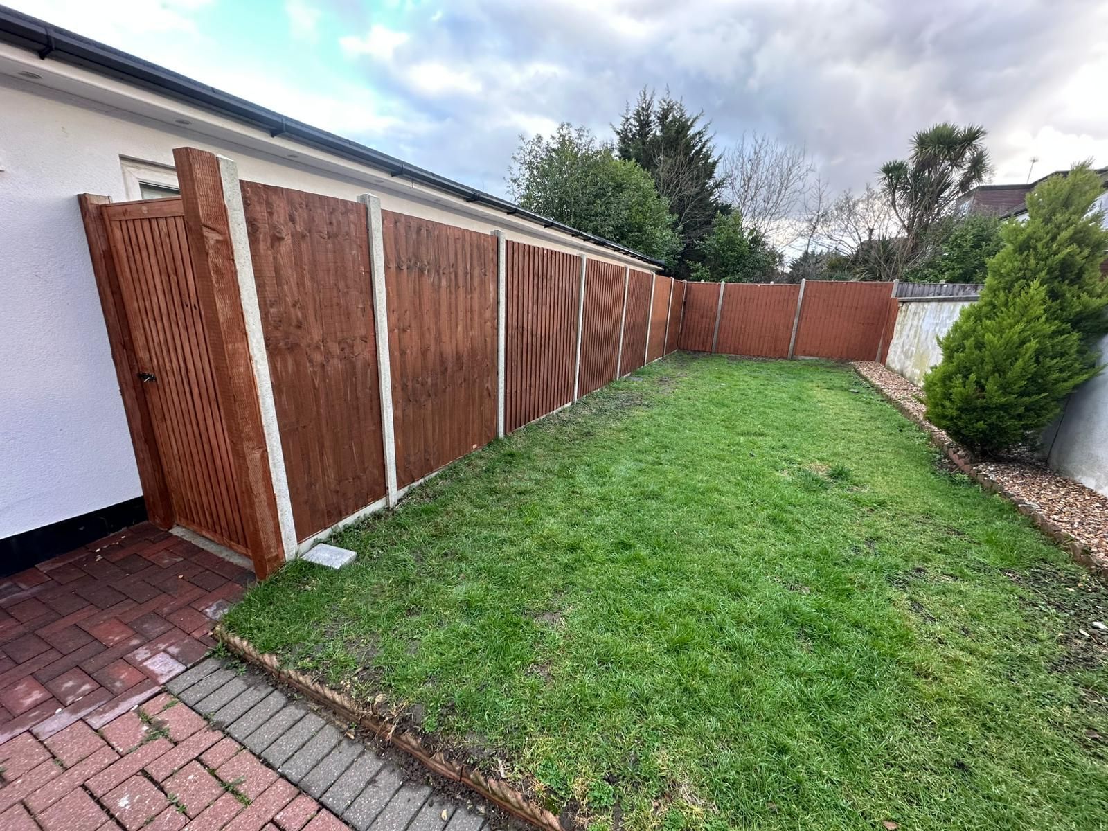 Painting a exterior fence in Golders Green