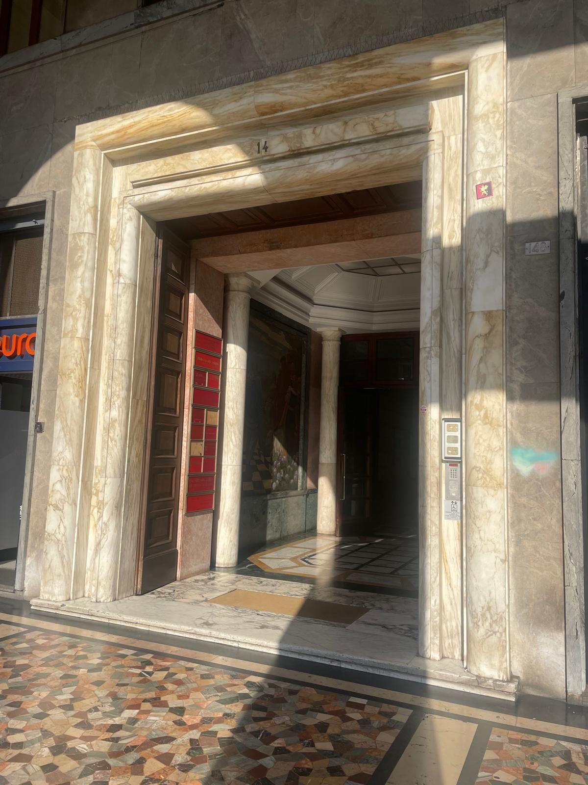 Ingresso sede di Genova Piazza della Vittoria Studio Bertogli