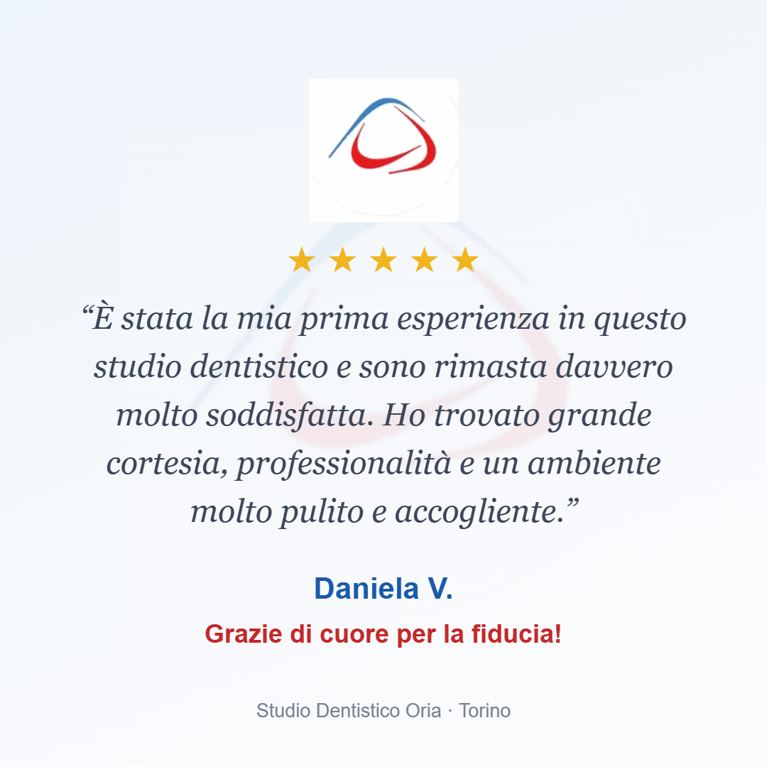 Grafica con la recensione a 5 stelle di Daniela V. allo Studio Dentistico Oria, ortodonzia a Torino