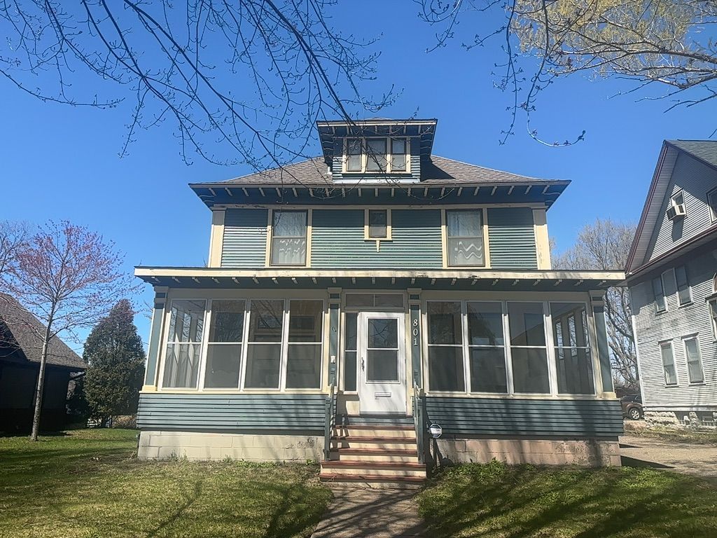 Blue House Before — Carver, MN — TJ Exteriors Inc.