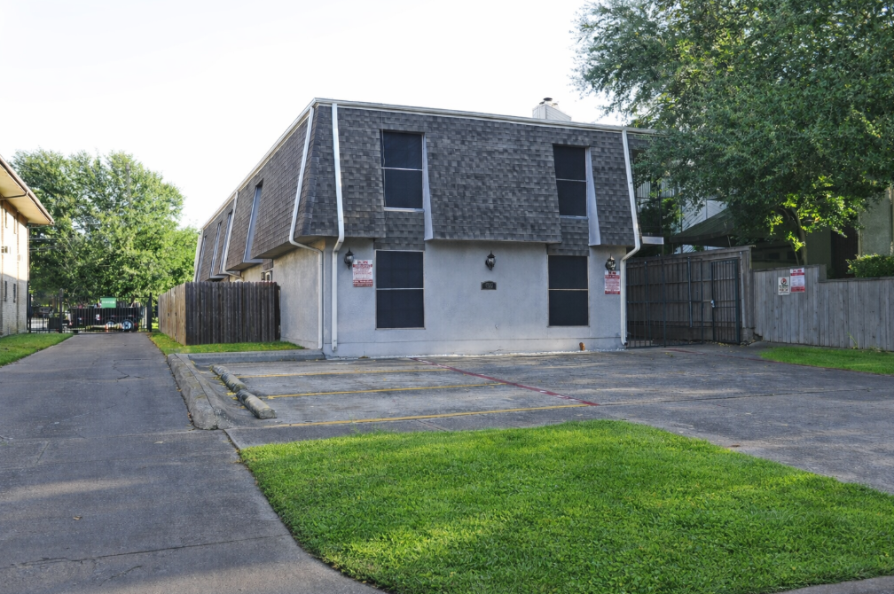 9008 San Benito Property Image