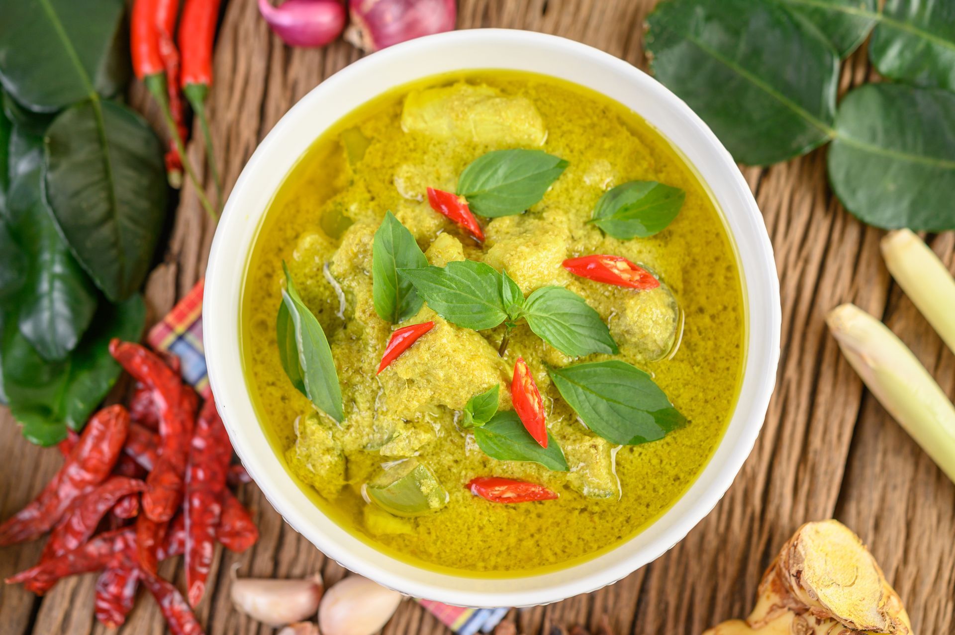 Kom met groene curry