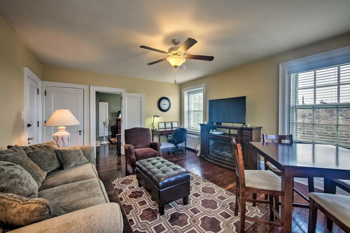 A living room filled with furniture and a ceiling fan.