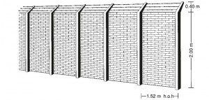 Technische tekening van betonnen schutting met puntdraad, ontworpen door A&B Betonbouw.