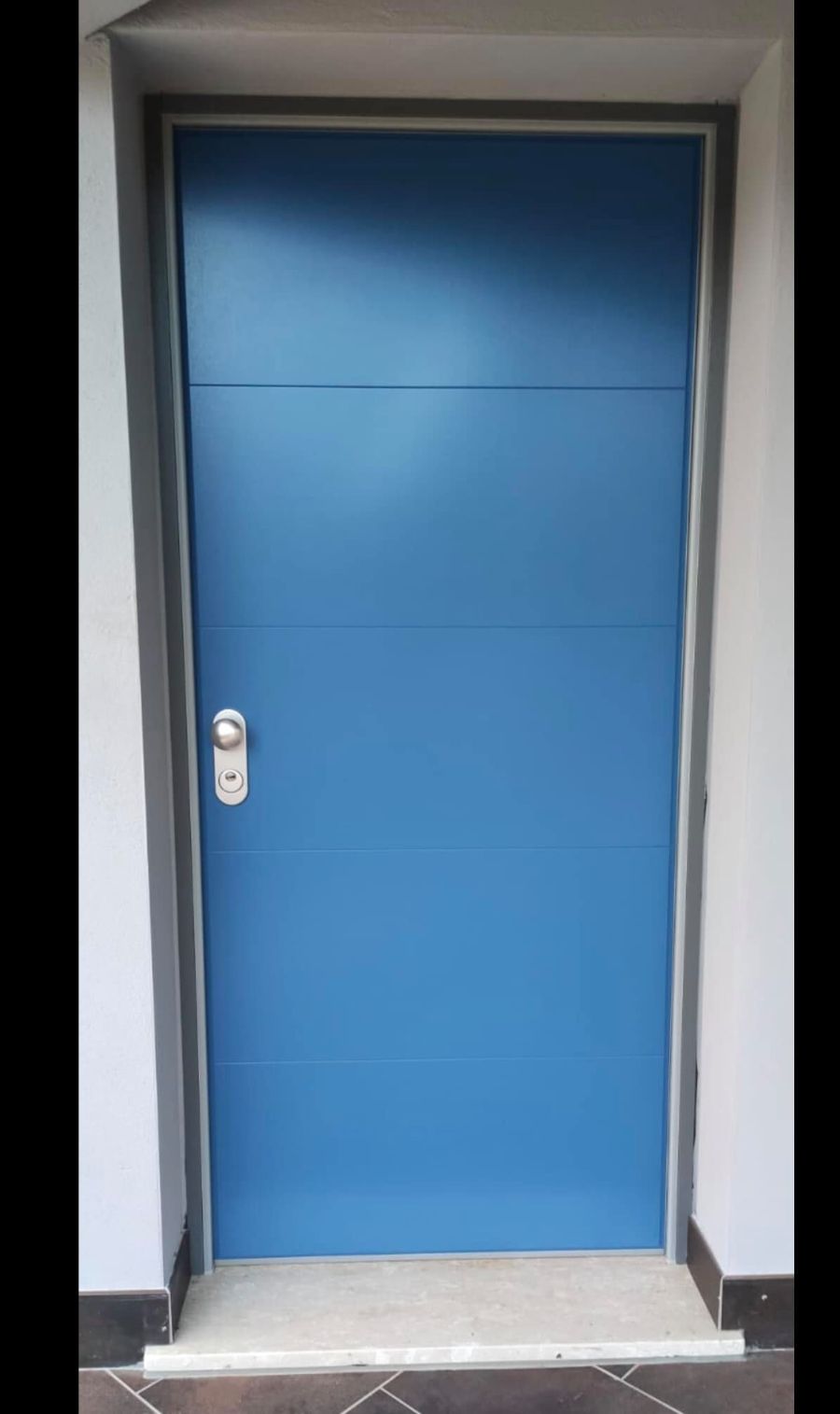 porta in legno blu