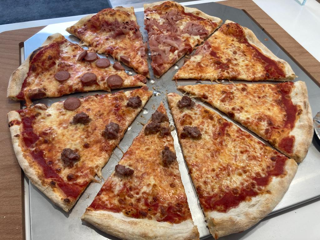 pizza wurstel e salsiccia