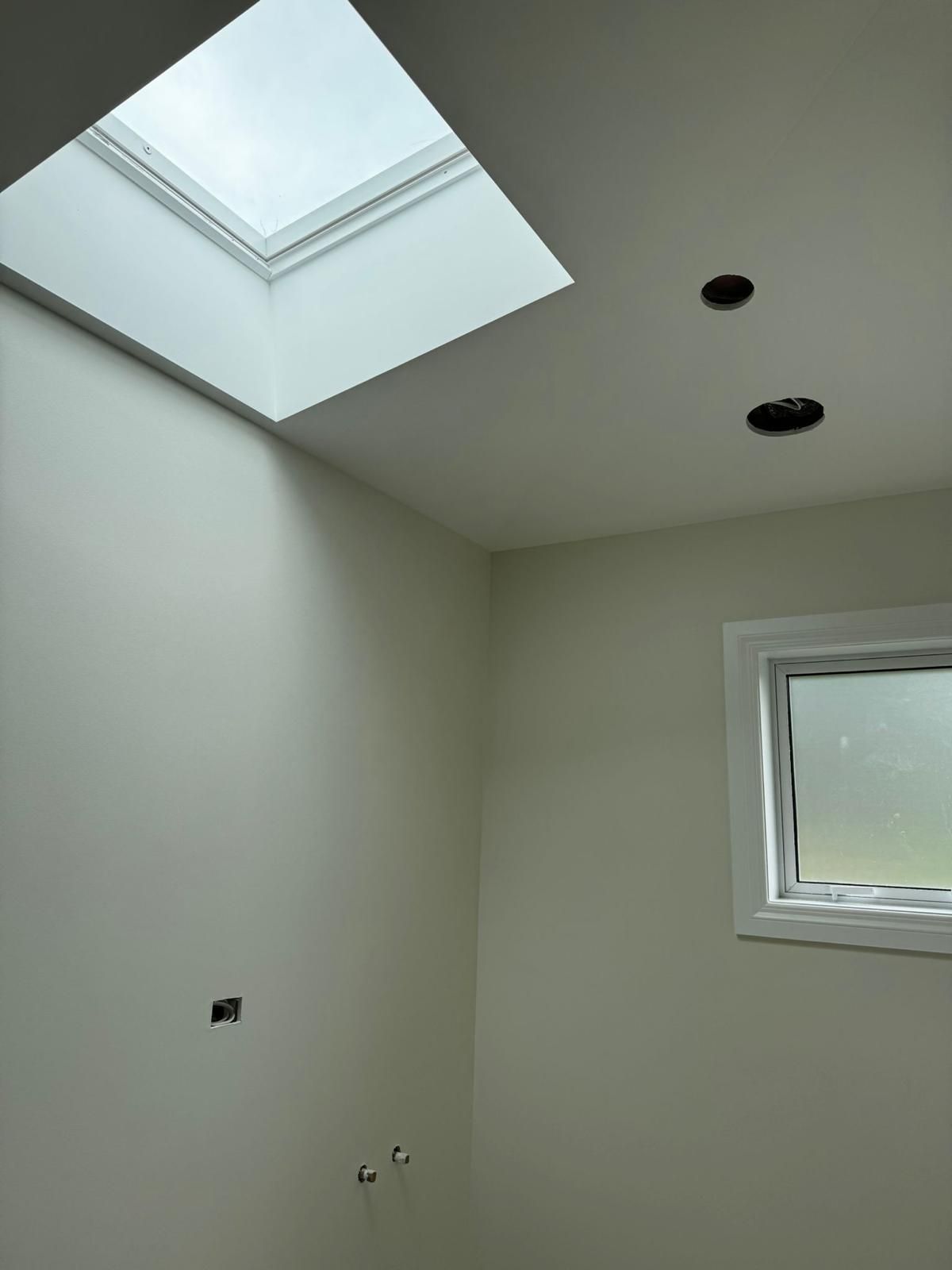 Painted ensuite bathroom walls, clean finish