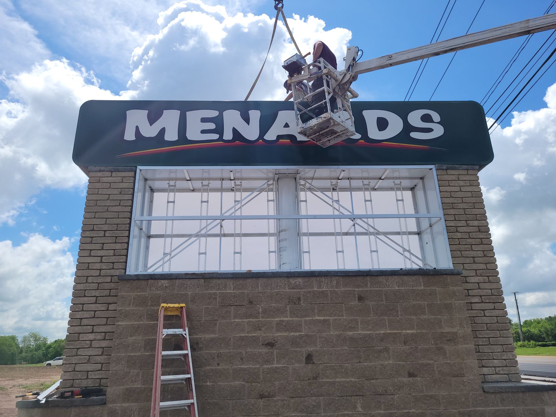 Custom outdoor business sign in Beech Bluff, TN by Tennessee Sign Company showcasing vibrant design and durable materials.