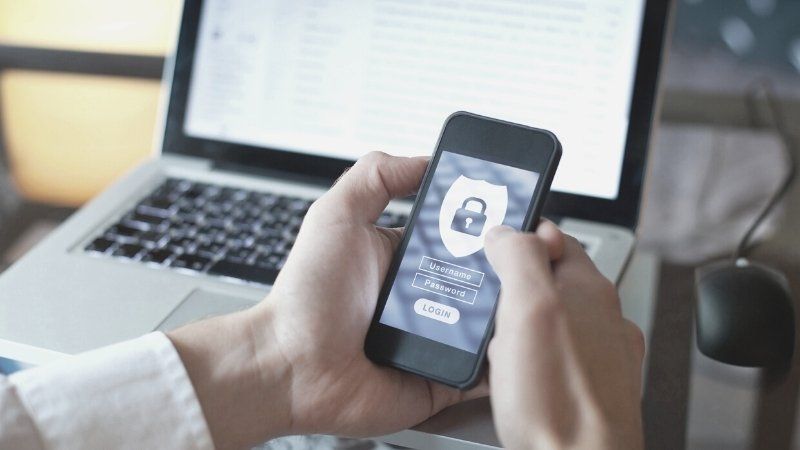 Prioritising Cybersecurity in a Hybrid Workplace Prioritising Cybersecurity in a Hybrid Workplace